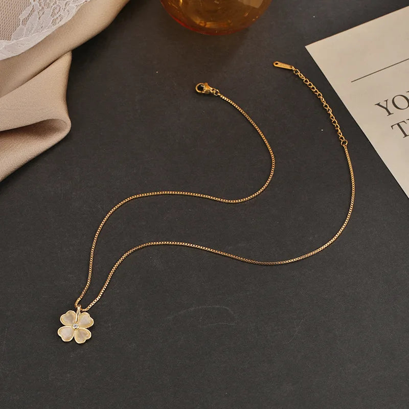 Collier Trèfle Coeurs blanc