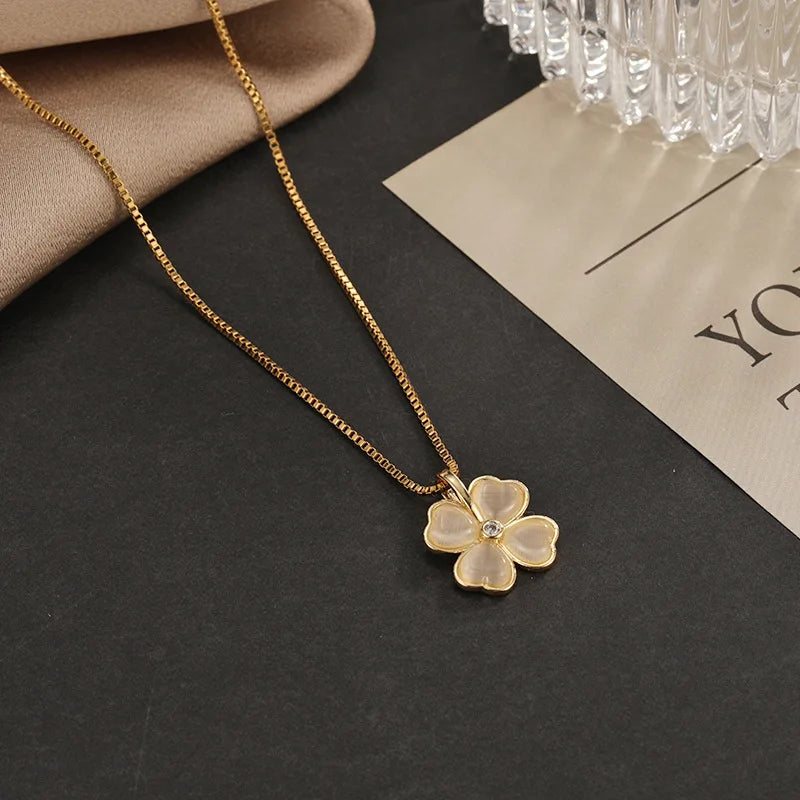 Collier Trèfle Coeurs Cristal