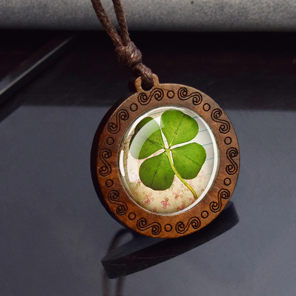 Collier Trèfle en Bois celtique