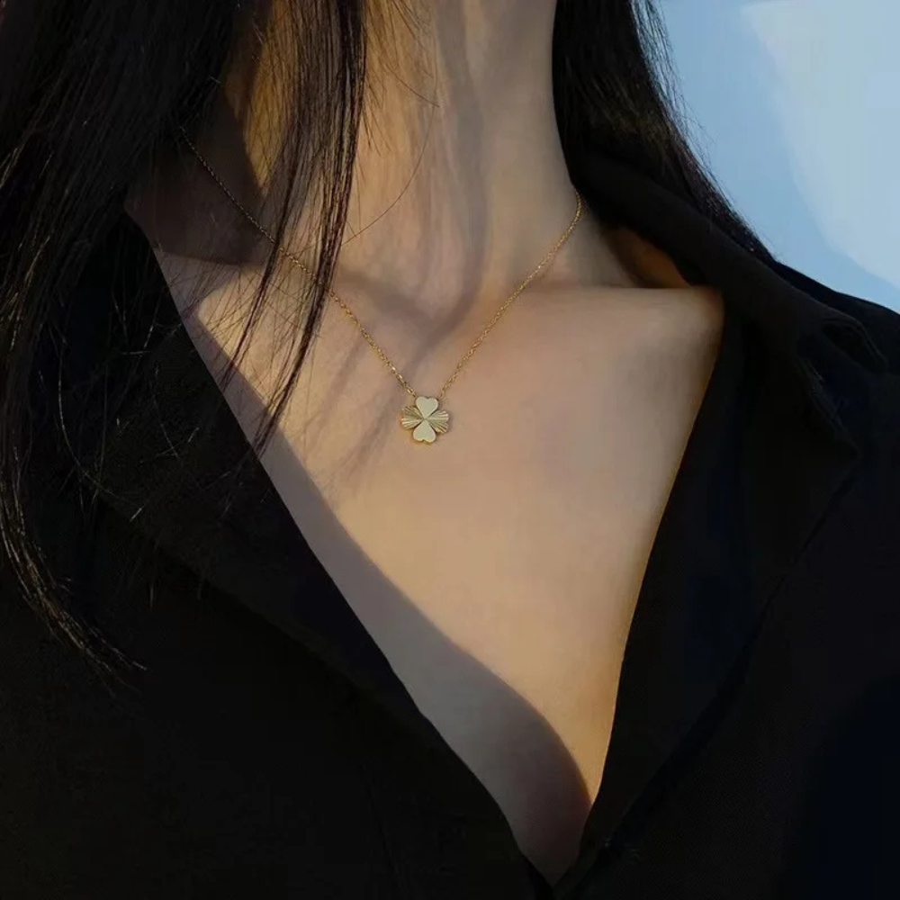 Collier pendentif Trèfle Quatre Coeurs