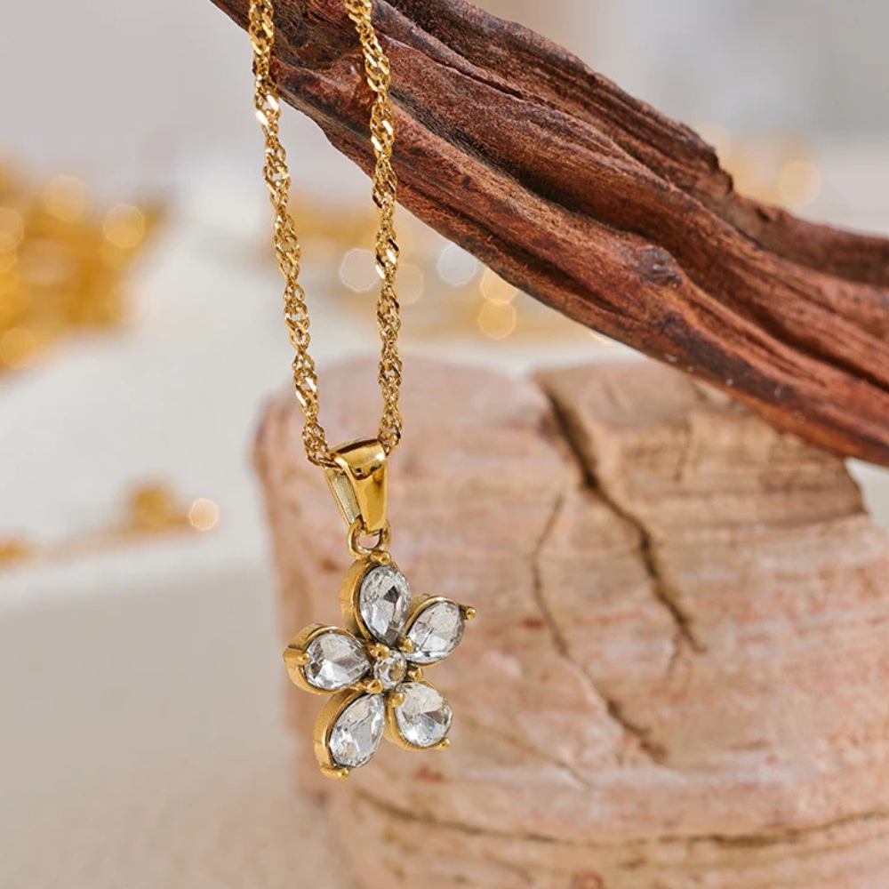 Collier pendentif Trèfle Cinq Feuilles