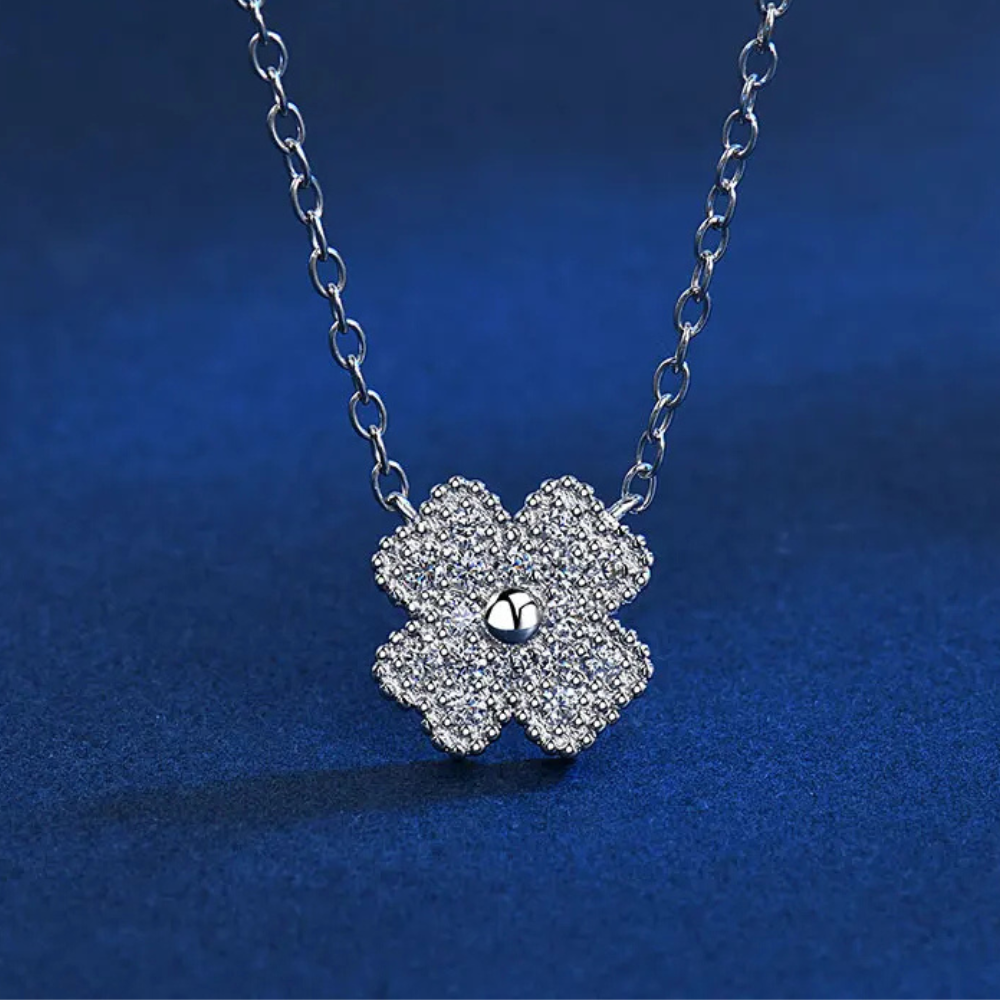 Collier Trèfle à Quatre Feuilles carré