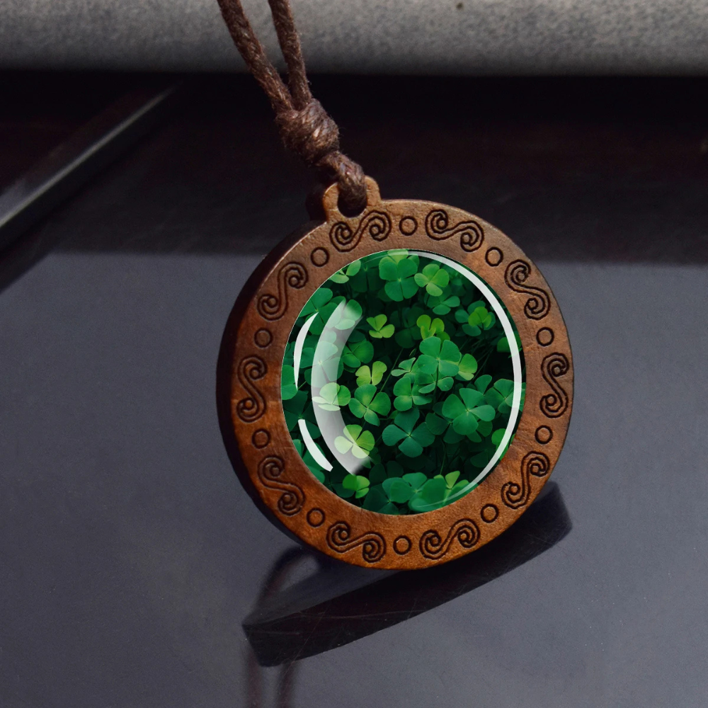 Collier Trèfle en Bois et corde