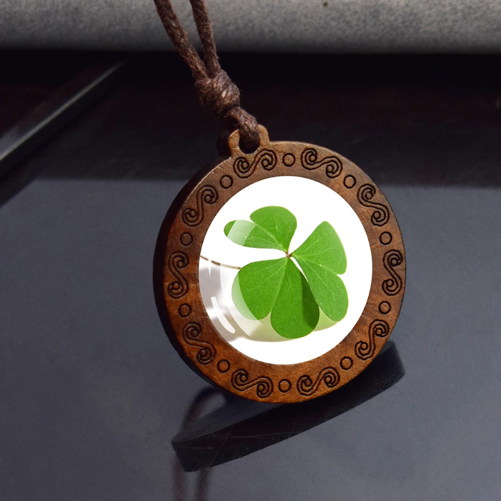 Collier Trèfle en Bois et image