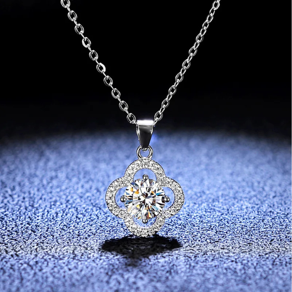 Collier pendentif Trèfle et diamant