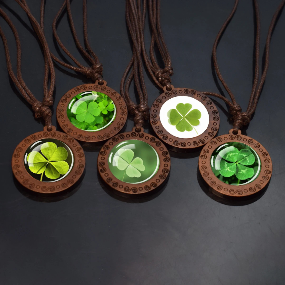 Collier pendentif trefle bois femme