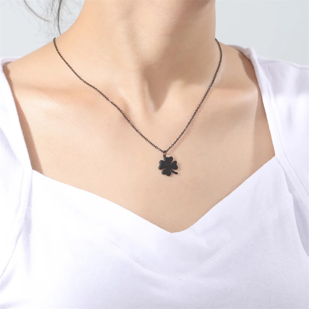 Collier Trèfle Porte-Bonheur noir