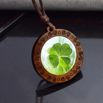 Collier Trèfle en Bois et corde