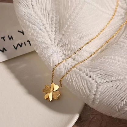 Collier pendentif Trèfle Quatre Coeurs